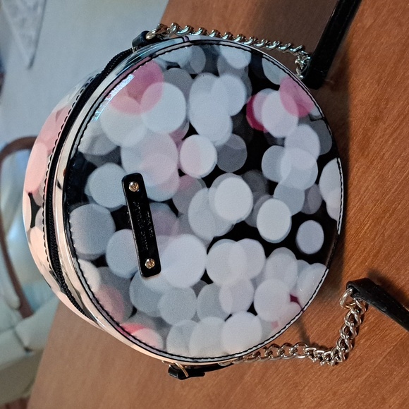 kate spade Handbags - 🗽Kate Spade round 6.5"